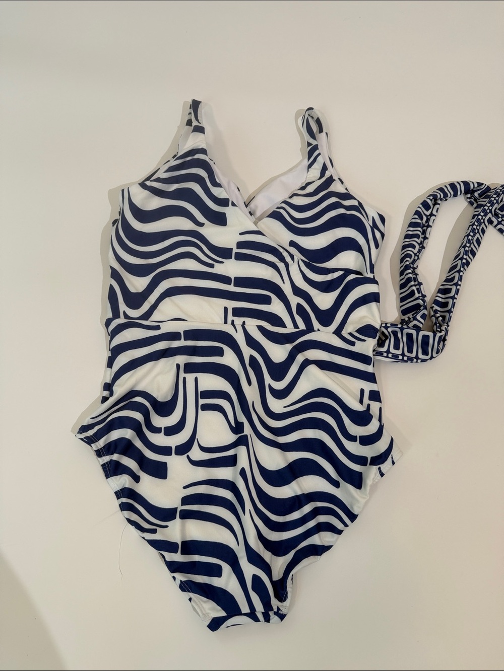 Hermoza Amelia One Piece Swimsuit Size 8 NWT Blue White Revel In Retro Print - Picture 13 of 15